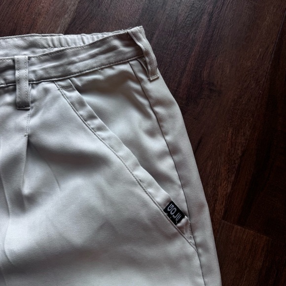 Columbia Women’s White Golf Shorts Size 12 | Performance Stretch Casual Summer - Picture 4 of 8
